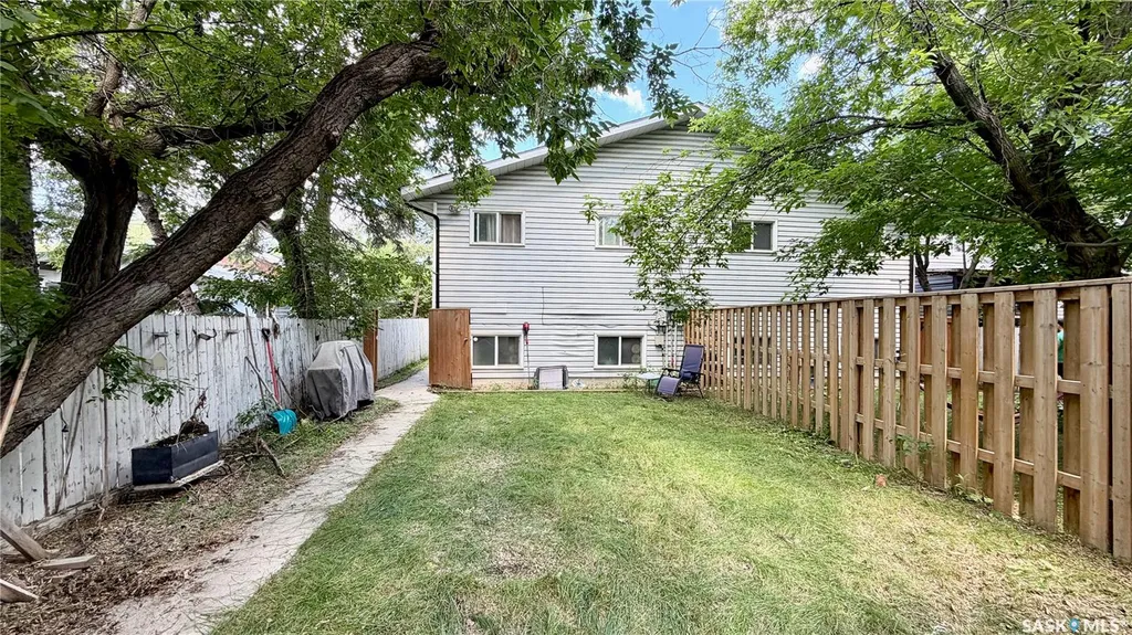 409 109th Street W Saskatoon SK S7N 1R8