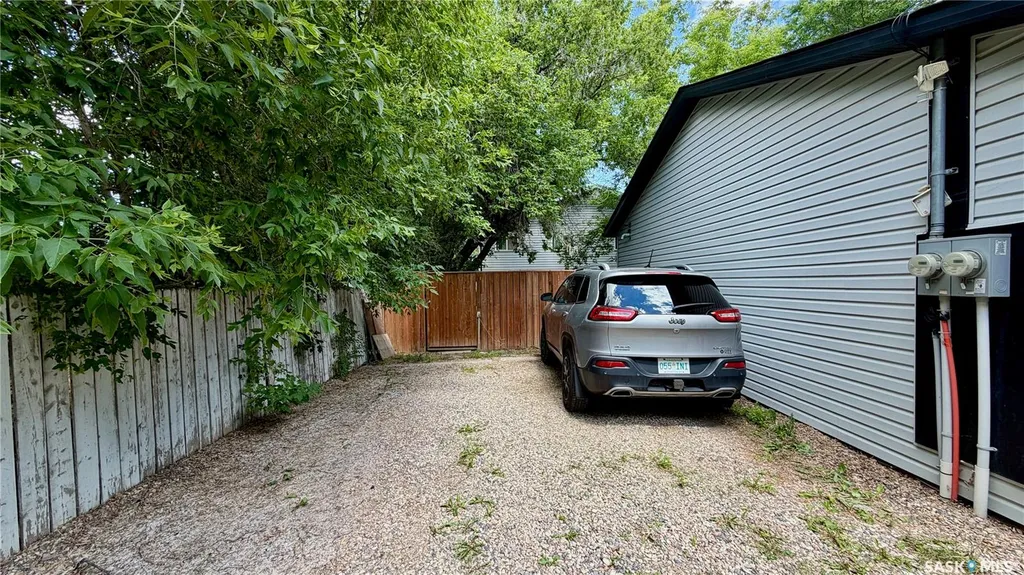 409 109th Street W Saskatoon SK S7N 1R8