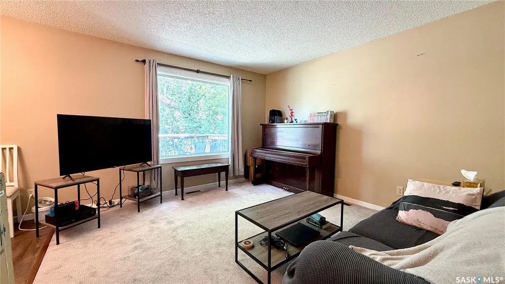 409 109th Street W Saskatoon SK S7N 1R8