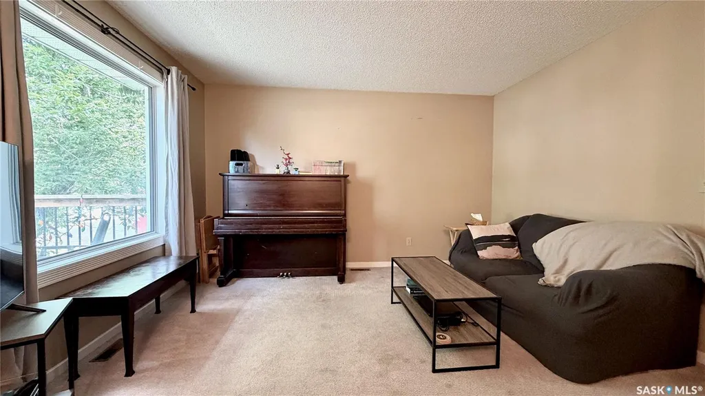 409 109th Street W Saskatoon SK S7N 1R8
