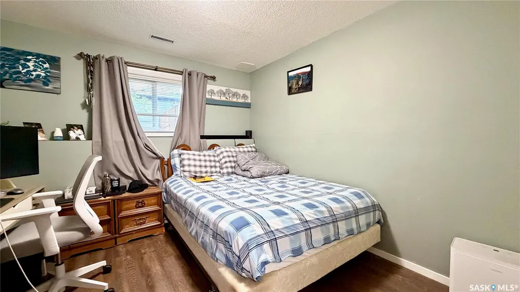 409 109th Street W Saskatoon SK S7N 1R8