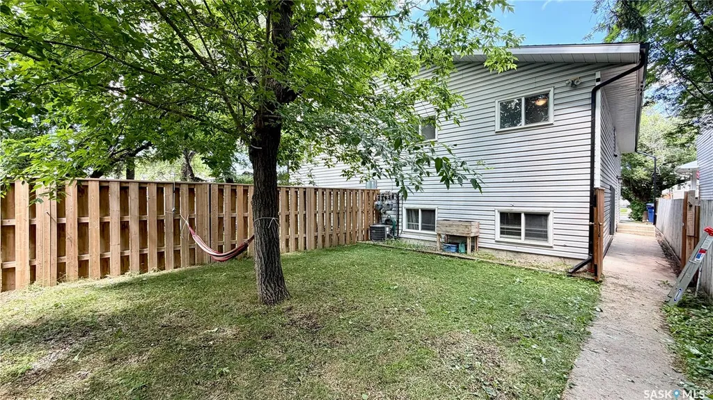 409 109th Street W Saskatoon SK S7N 1R8