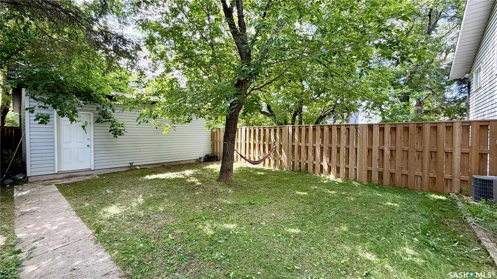 409 109th Street W Saskatoon SK S7N 1R8