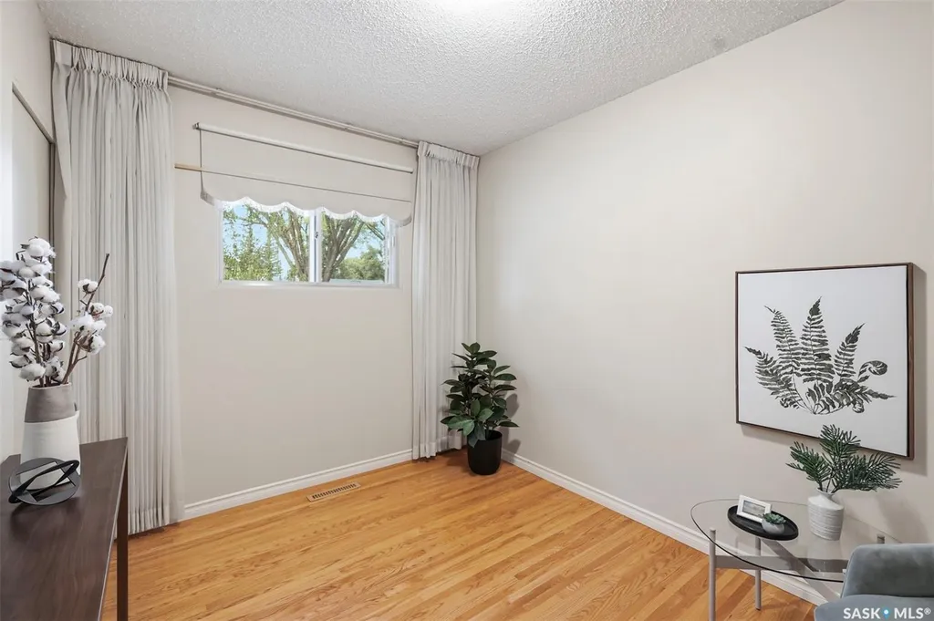 908 X Avenue N Saskatoon SK S7L 3K4