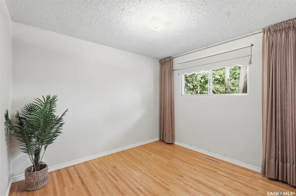 908 X Avenue N Saskatoon SK S7L 3K4