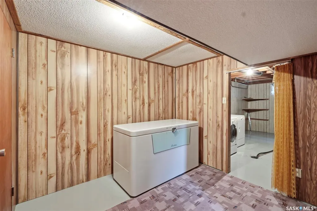 908 X Avenue N Saskatoon SK S7L 3K4