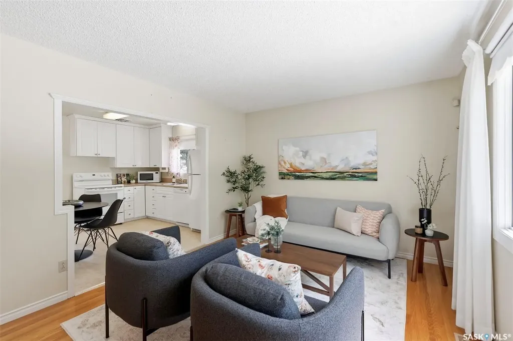 908 X Avenue N Saskatoon SK S7L 3K4