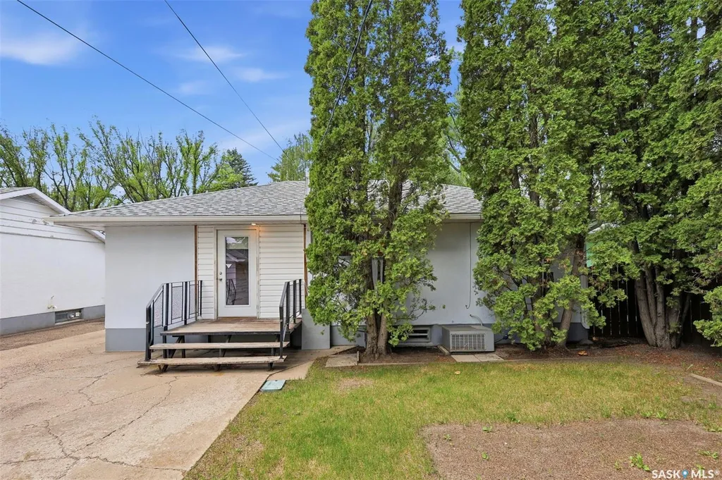 908 X Avenue N Saskatoon SK S7L 3K4