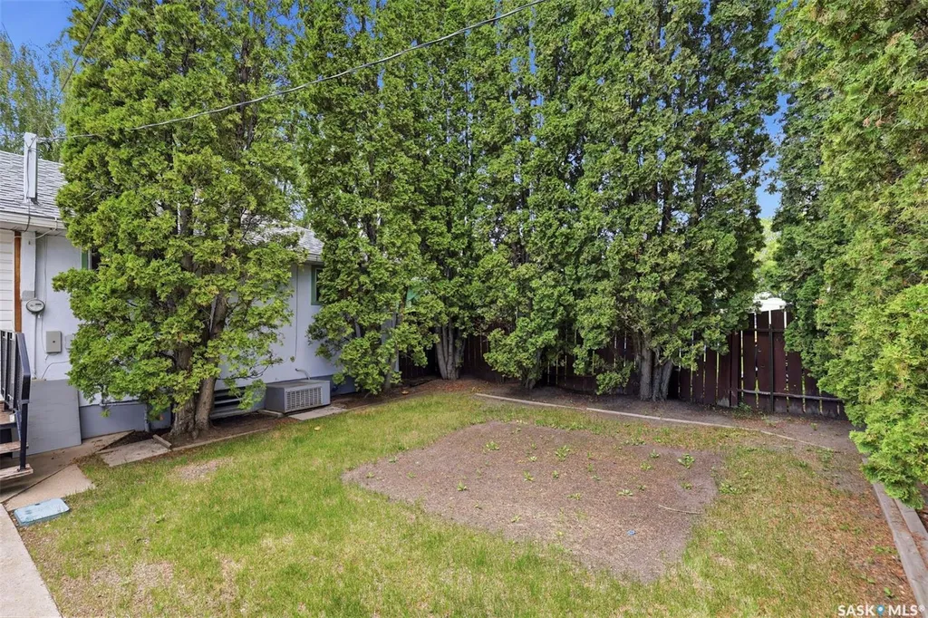 908 X Avenue N Saskatoon SK S7L 3K4
