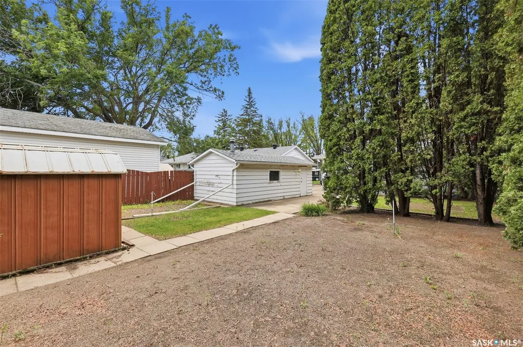 908 X Avenue N Saskatoon SK S7L 3K4