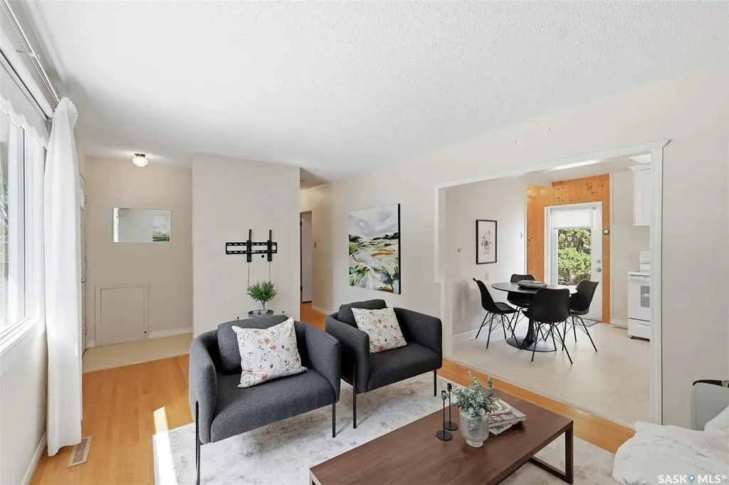 908 X Avenue N Saskatoon SK S7L 3K4