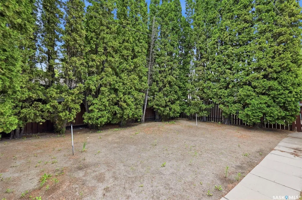 908 X Avenue N Saskatoon SK S7L 3K4