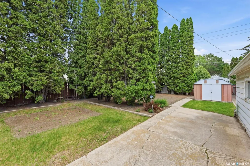 908 X Avenue N Saskatoon SK S7L 3K4
