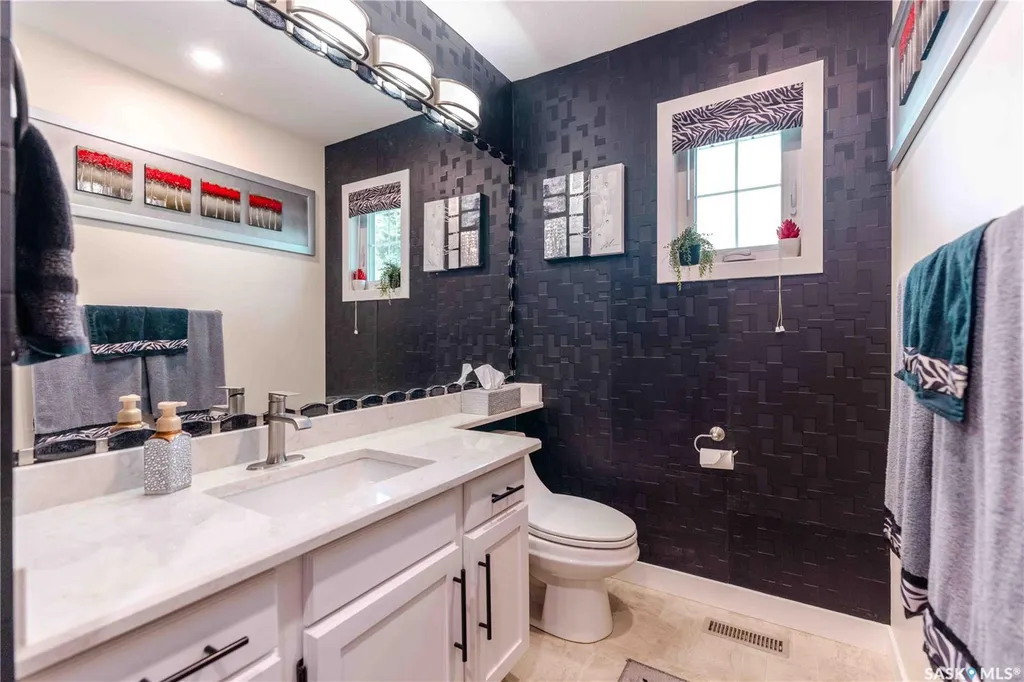 206 Braemar Bay Saskatoon SK S7V 1A2