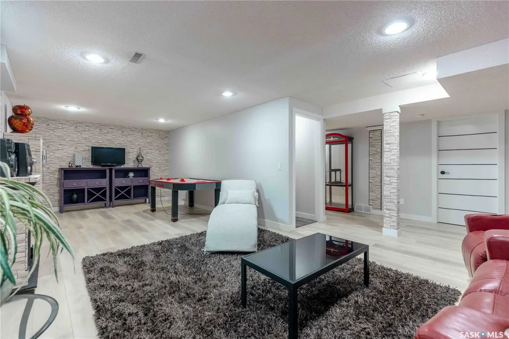 206 Braemar Bay Saskatoon SK S7V 1A2
