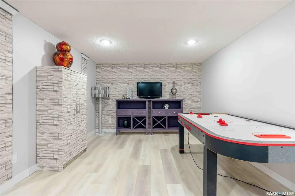 206 Braemar Bay Saskatoon SK S7V 1A2