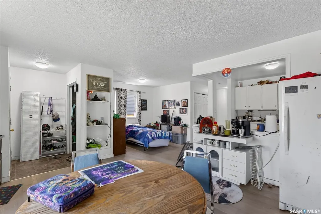 811 Steeves Avenue Saskatoon SK S7L 5M9