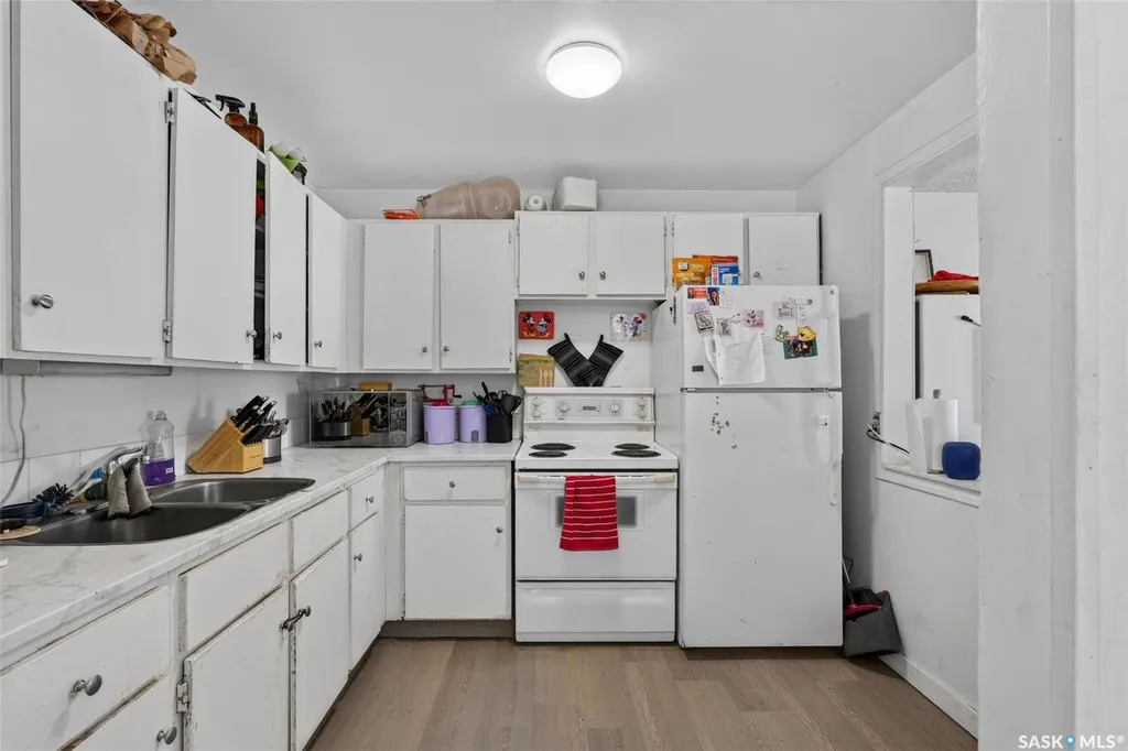 811 Steeves Avenue Saskatoon SK S7L 5M9