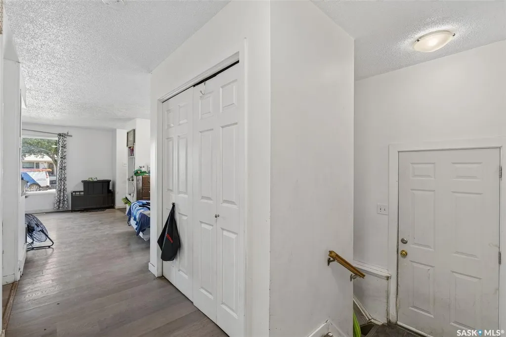 811 Steeves Avenue Saskatoon SK S7L 5M9