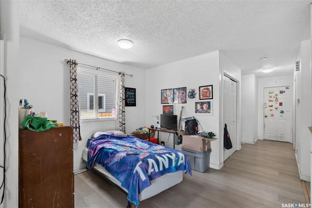 811 Steeves Avenue Saskatoon SK S7L 5M9