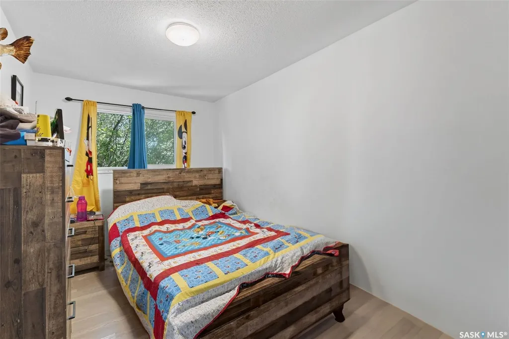 811 Steeves Avenue Saskatoon SK S7L 5M9
