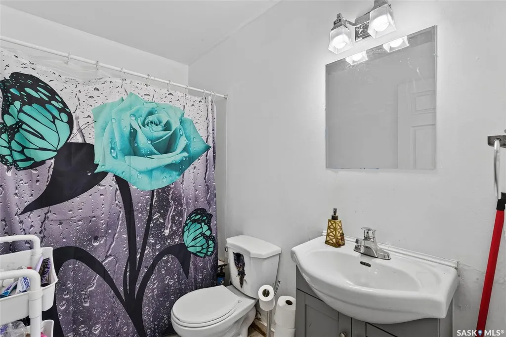 811 Steeves Avenue Saskatoon SK S7L 5M9