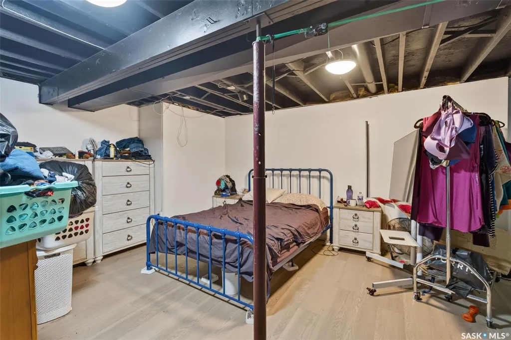 811 Steeves Avenue Saskatoon SK S7L 5M9