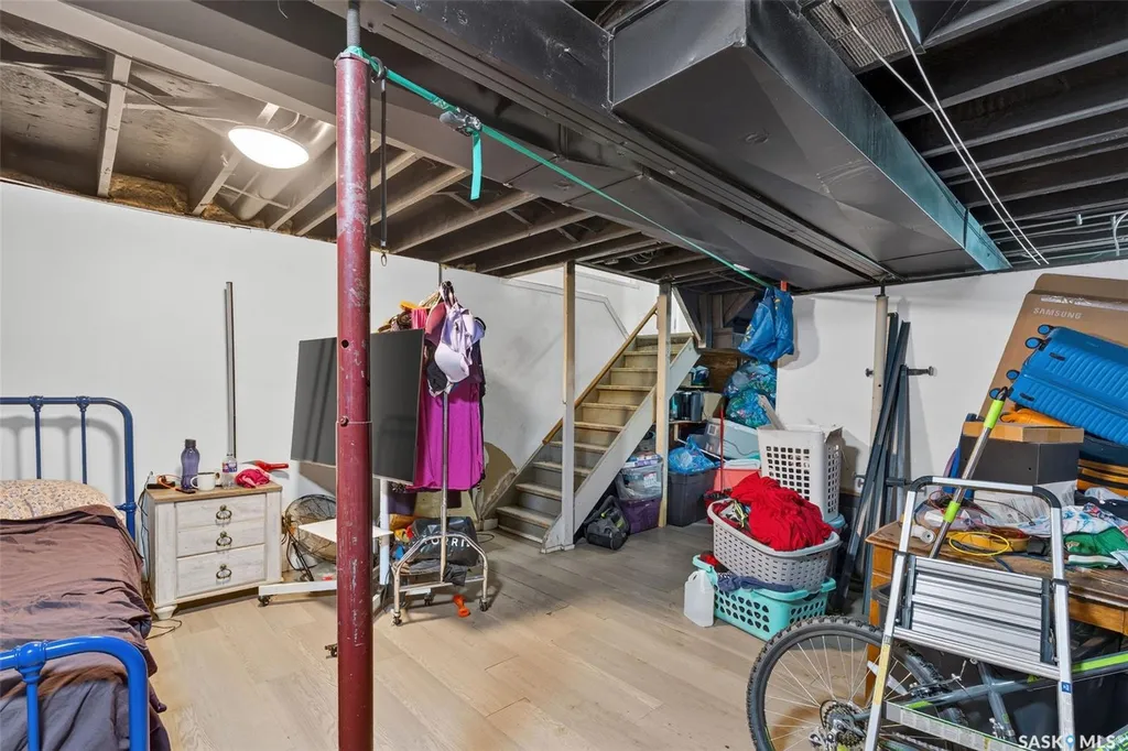 811 Steeves Avenue Saskatoon SK S7L 5M9
