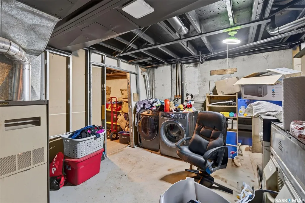 811 Steeves Avenue Saskatoon SK S7L 5M9