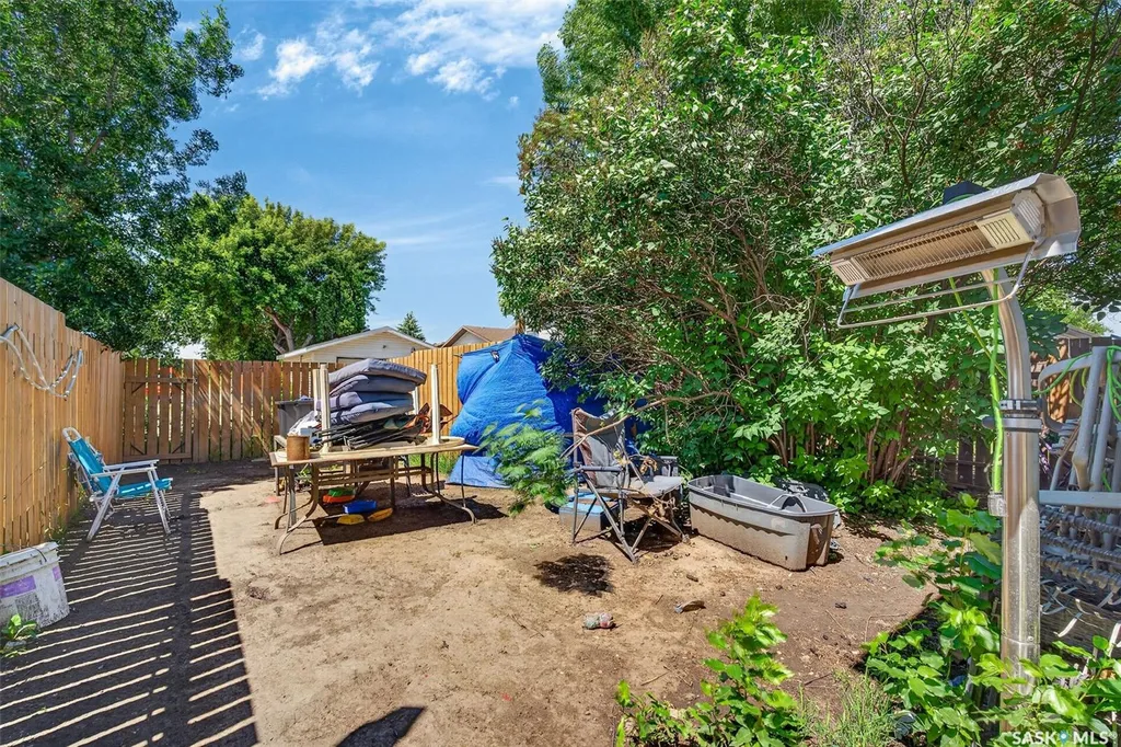 811 Steeves Avenue Saskatoon SK S7L 5M9