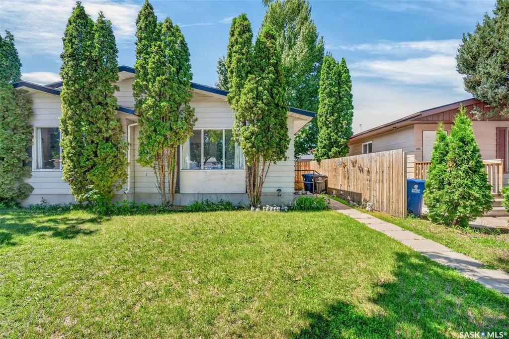811 Steeves Avenue Saskatoon SK S7L 5M9