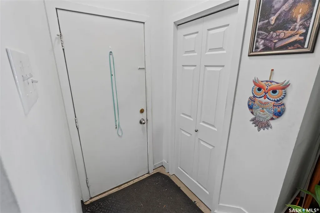 811 Steeves Avenue Saskatoon SK S7L 5M9