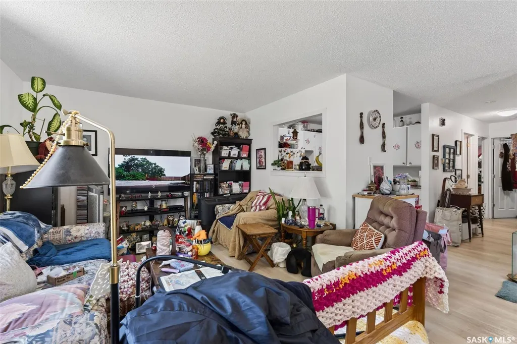 811 Steeves Avenue Saskatoon SK S7L 5M9
