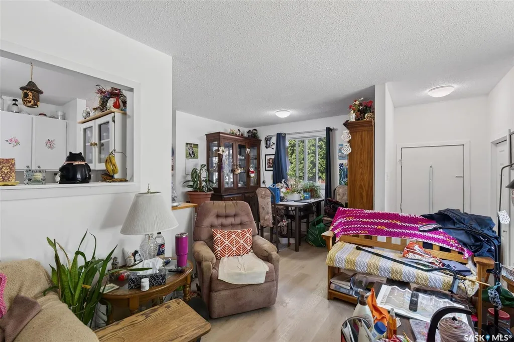 811 Steeves Avenue Saskatoon SK S7L 5M9