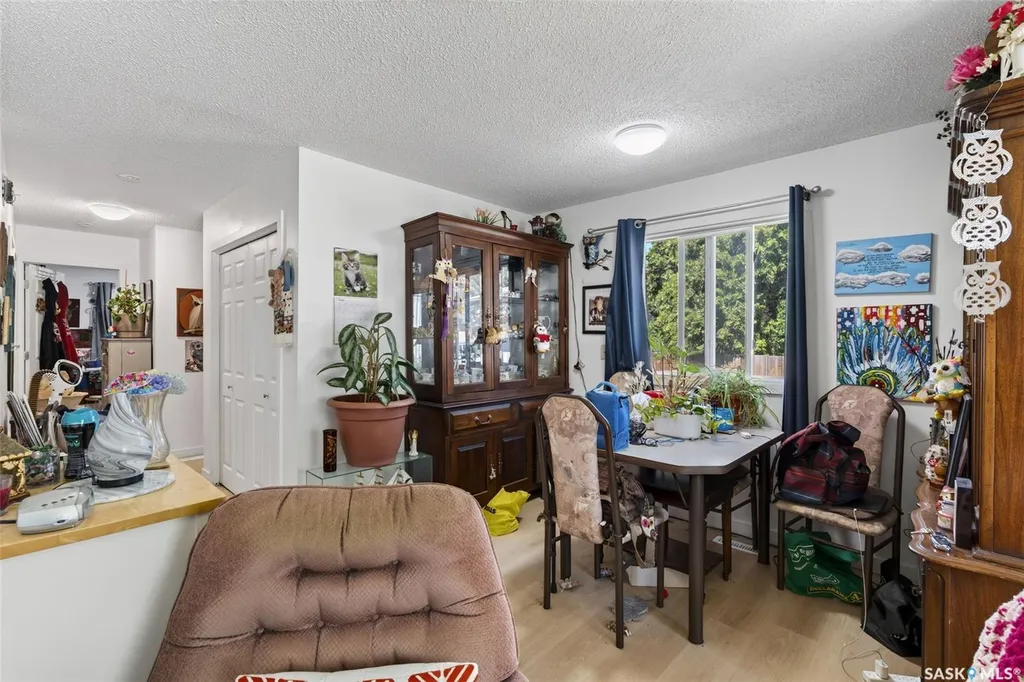 811 Steeves Avenue Saskatoon SK S7L 5M9