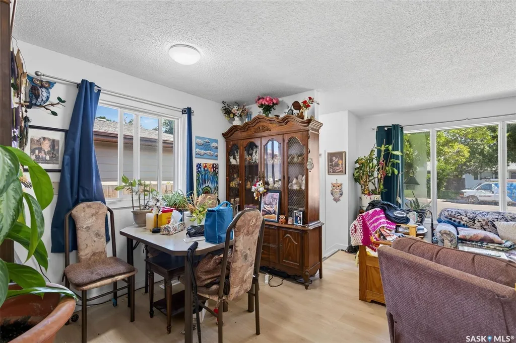 811 Steeves Avenue Saskatoon SK S7L 5M9