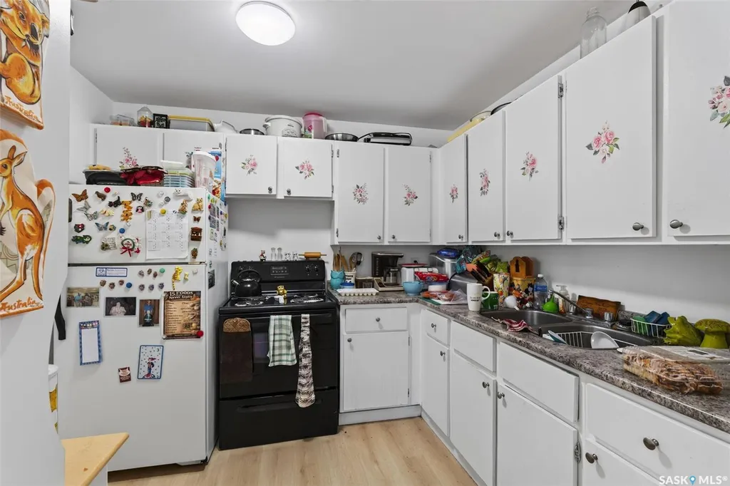 811 Steeves Avenue Saskatoon SK S7L 5M9