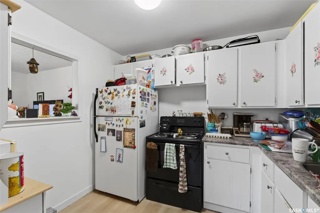 811 Steeves Avenue Saskatoon SK S7L 5M9