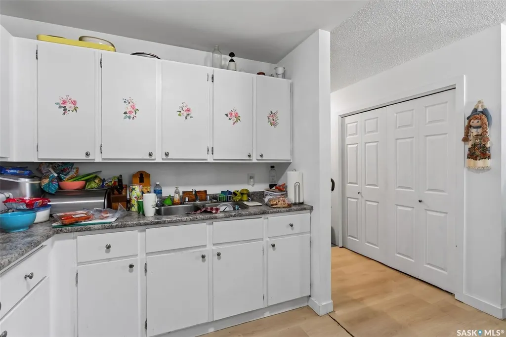811 Steeves Avenue Saskatoon SK S7L 5M9