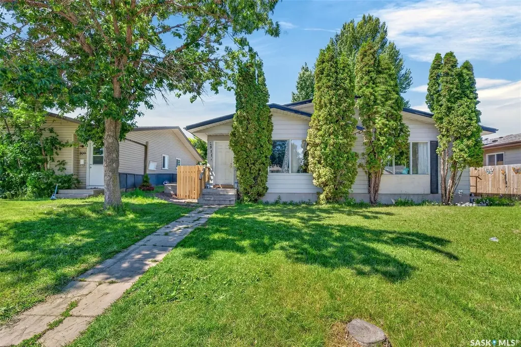 811 Steeves Avenue Saskatoon SK S7L 5M9