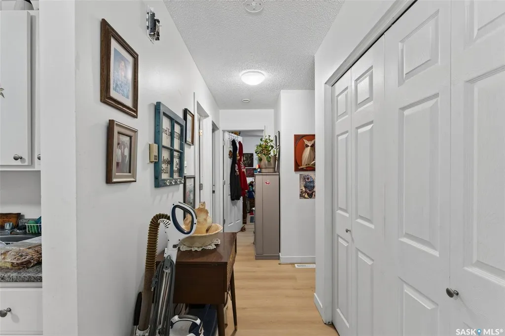 811 Steeves Avenue Saskatoon SK S7L 5M9