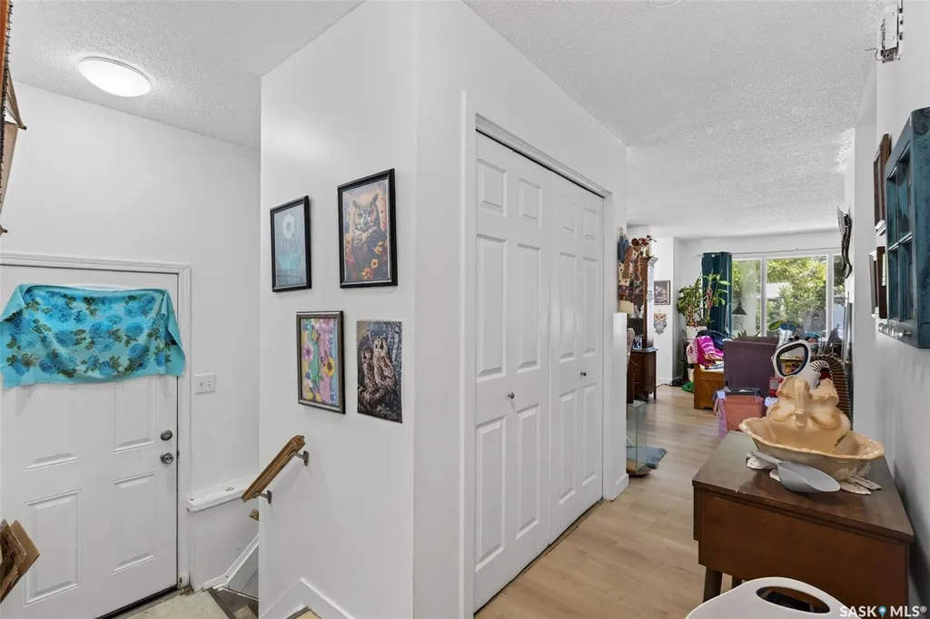 811 Steeves Avenue Saskatoon SK S7L 5M9