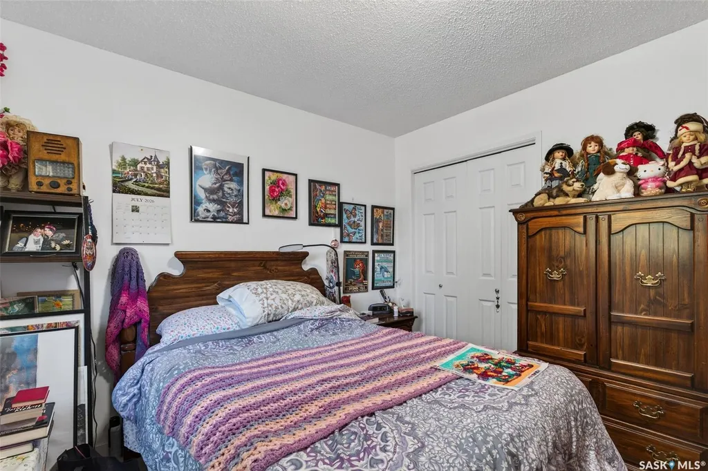 811 Steeves Avenue Saskatoon SK S7L 5M9