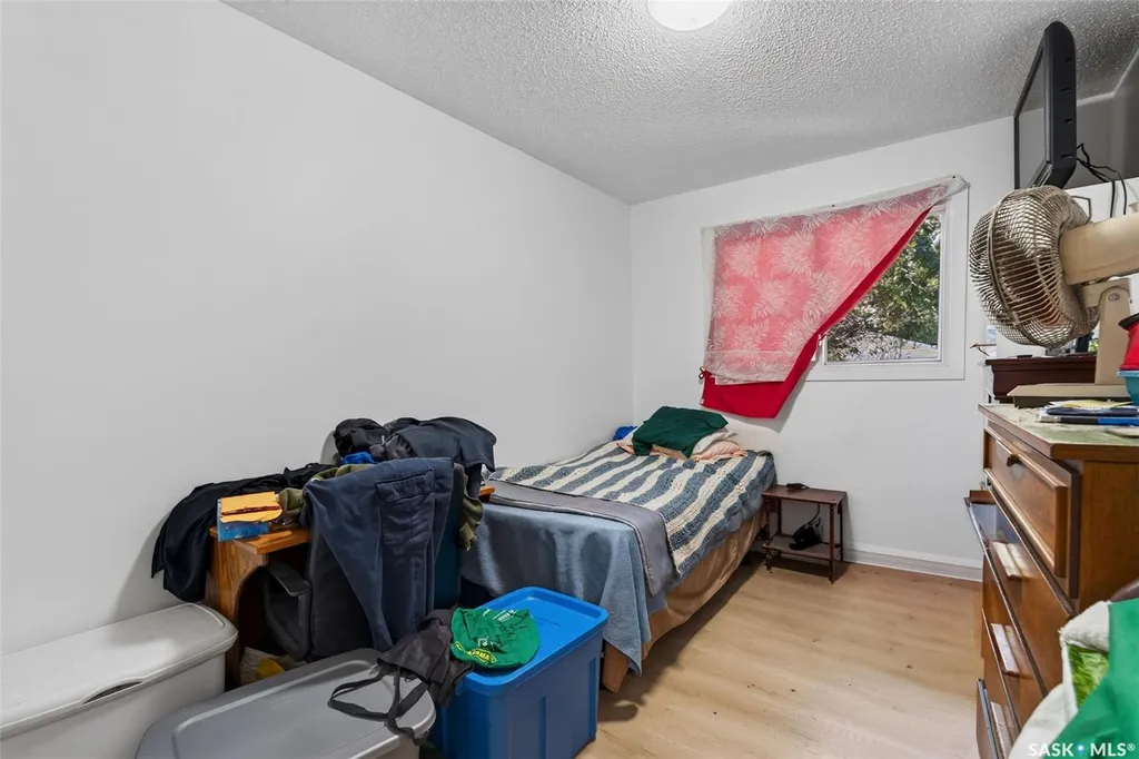 811 Steeves Avenue Saskatoon SK S7L 5M9