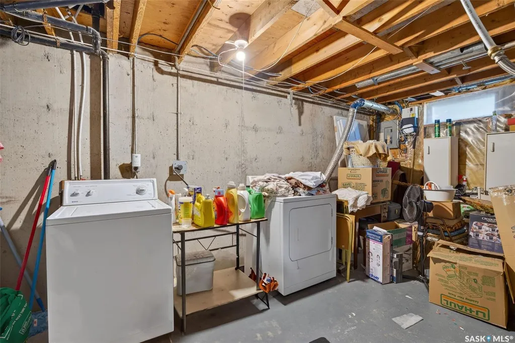 811 Steeves Avenue Saskatoon SK S7L 5M9