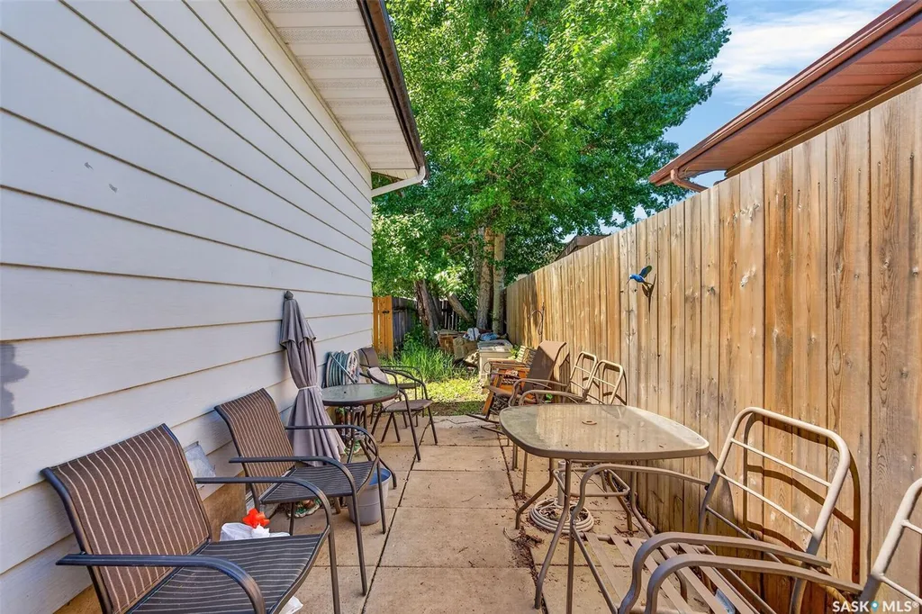 811 Steeves Avenue Saskatoon SK S7L 5M9