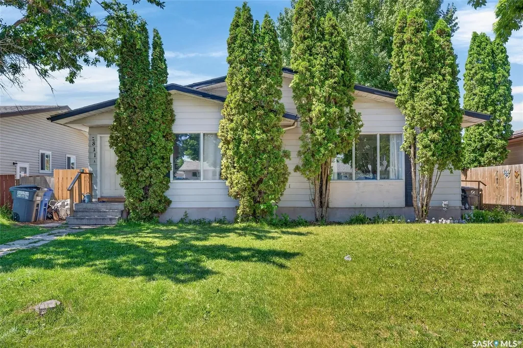 811 Steeves Avenue Saskatoon SK S7L 5M9