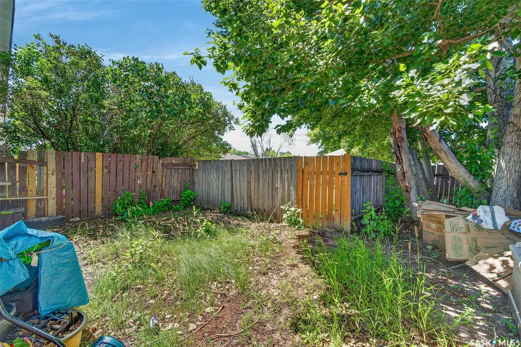 811 Steeves Avenue Saskatoon SK S7L 5M9