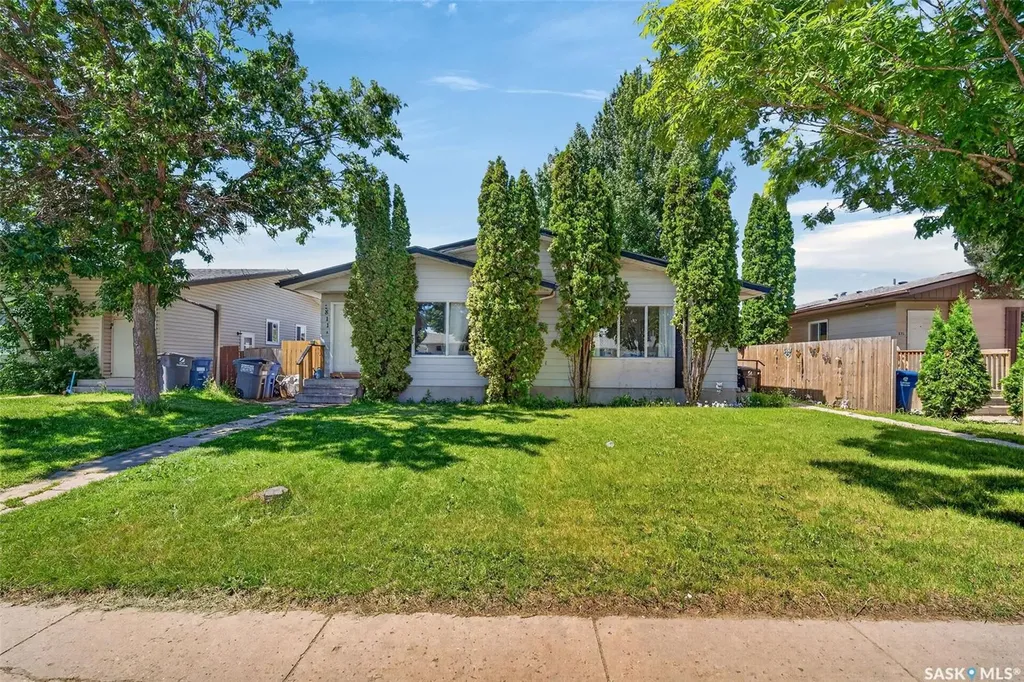 811 Steeves Avenue Saskatoon SK S7L 5M9