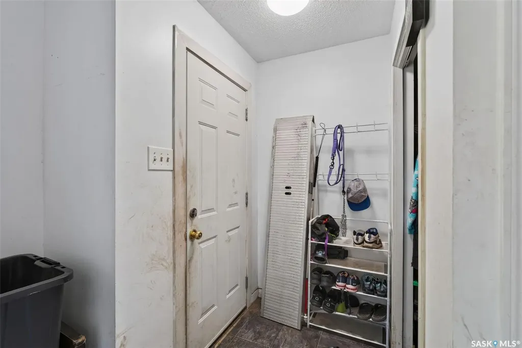 811 Steeves Avenue Saskatoon SK S7L 5M9